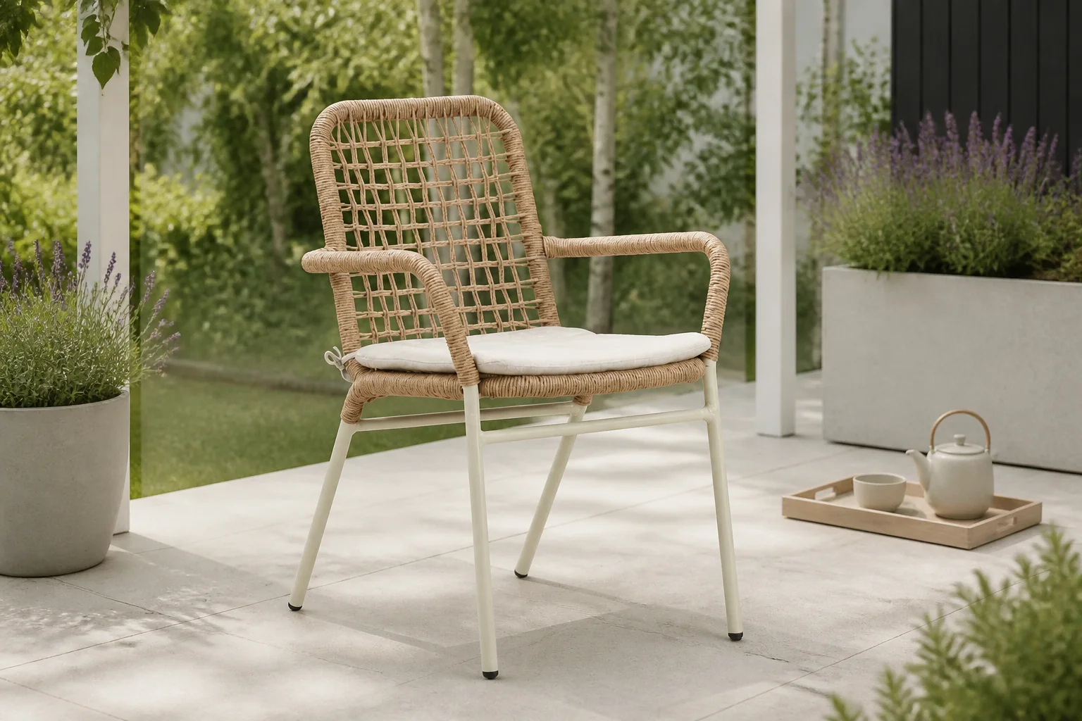 Sfeerfoto van De Laan Projects Laan Catalone dining tuinstoel – Taupe-naturel-bruin