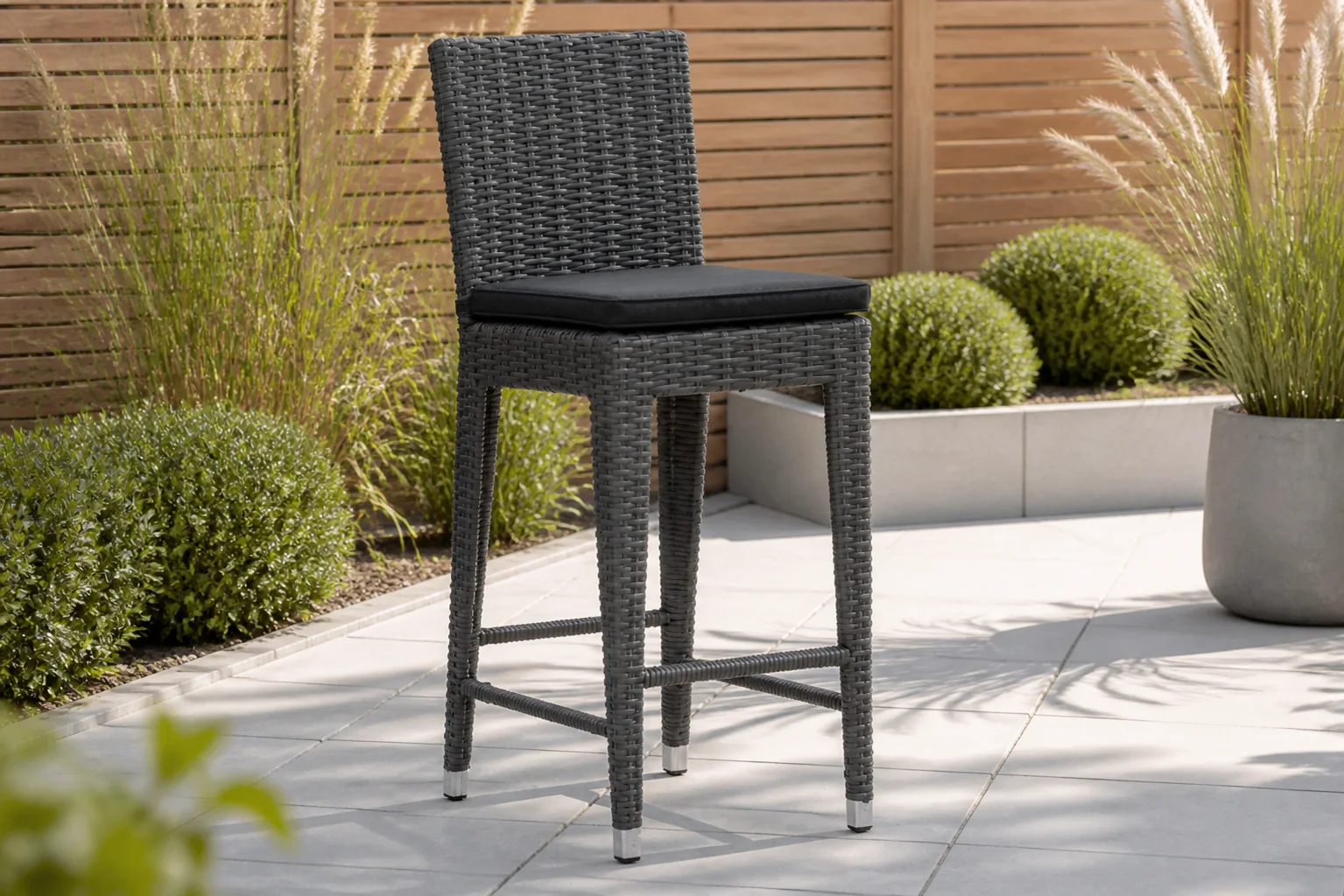 Sfeerfoto van Garden Collections York barchair off black – Zwart