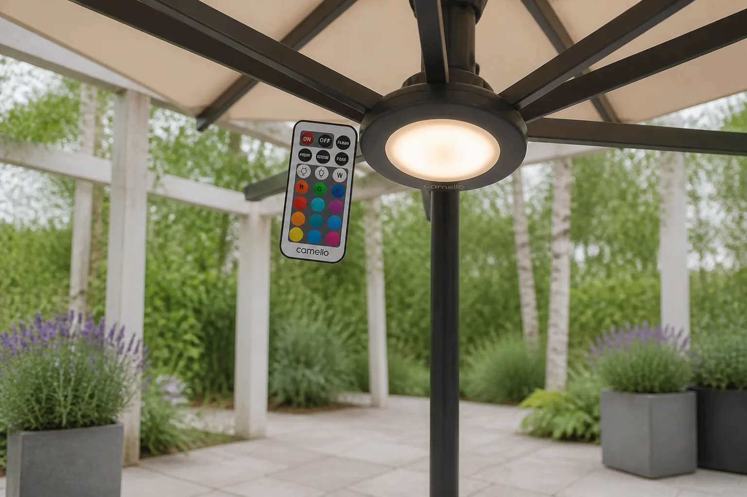 Sfeerfoto van Camello Solva lamp met usb aansluiting – Grijs-antraciet
