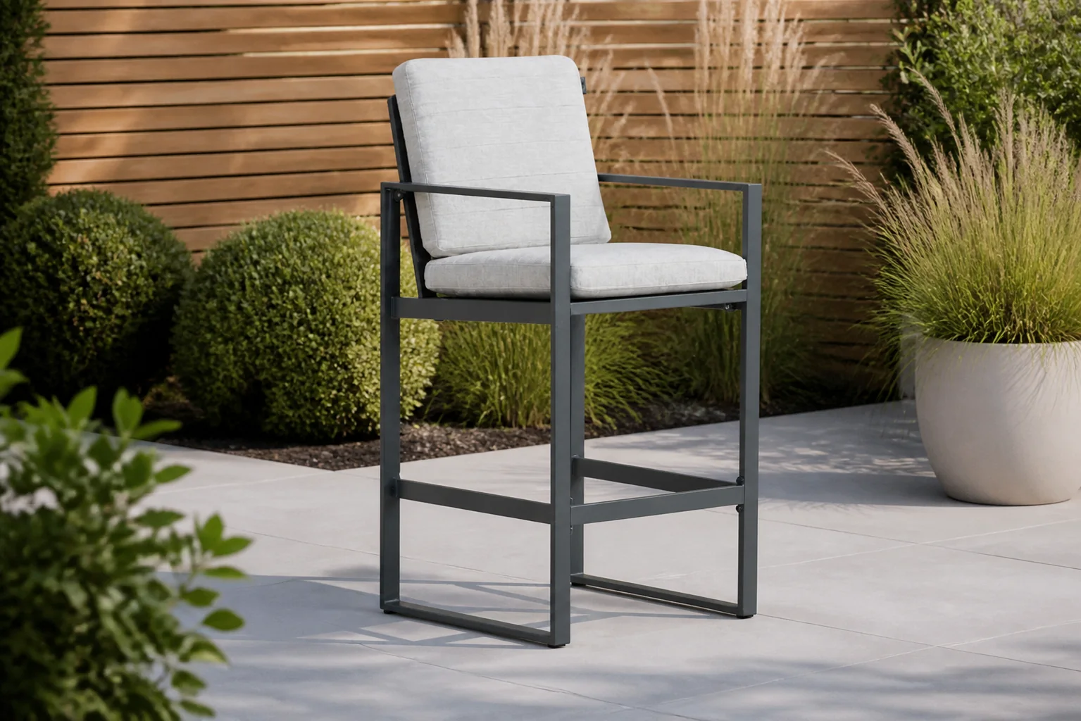 Sfeerfoto van Lifestyle Garden Furniture Nuno barstoel – Grijs-antraciet