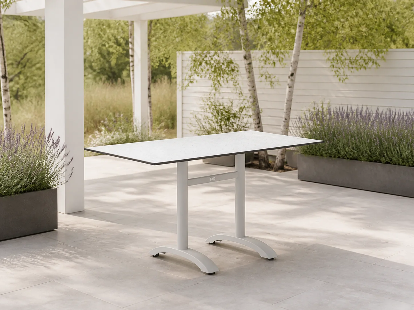 Sfeerfoto van Bellagio tuinmeubelen Lisio tuintafel 140x80x73cm – Wit