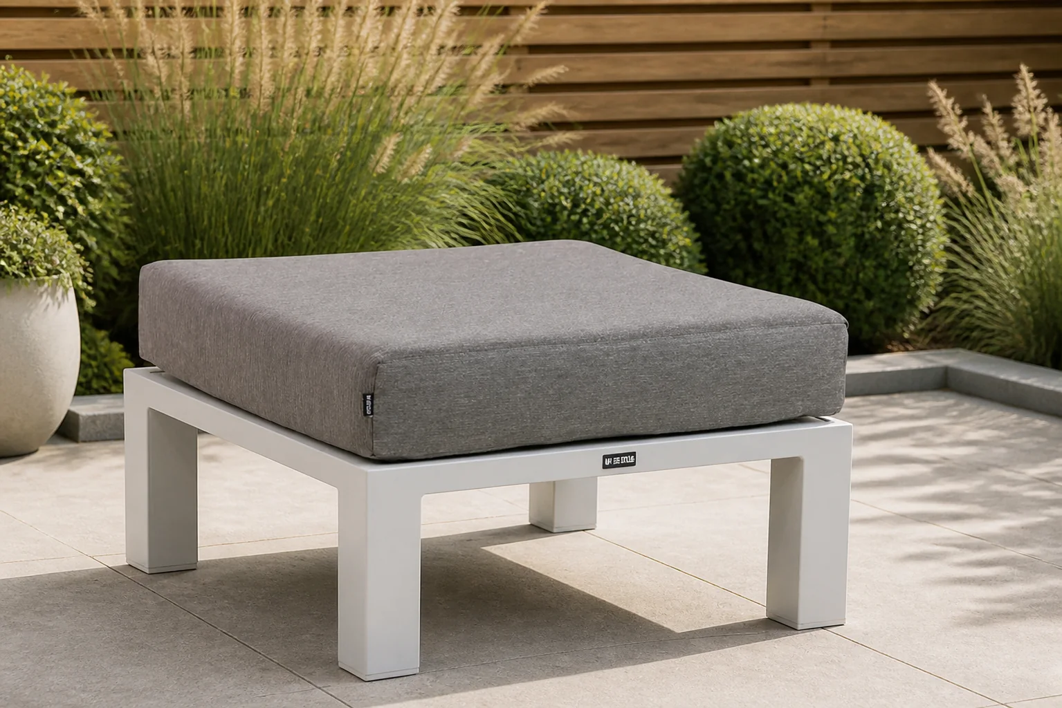Sfeerfoto van Lifestyle Garden Furniture Luca lounge voetenbank – Transparant