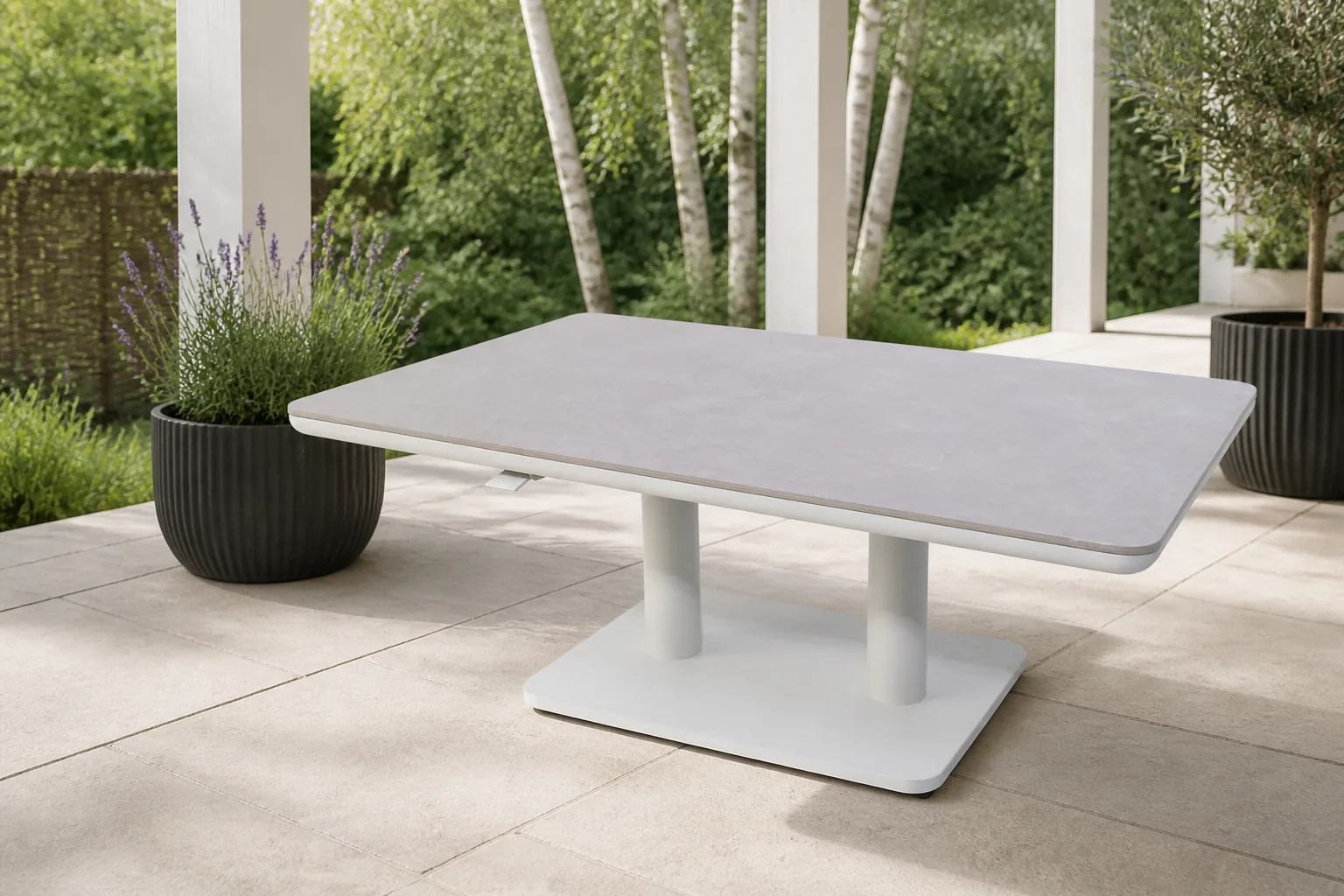 Sfeerfoto van Oosterik home Sedalia verstelbare lounge tafel mist grey L 140 x B 80 x H 51 72 cm – grijs
