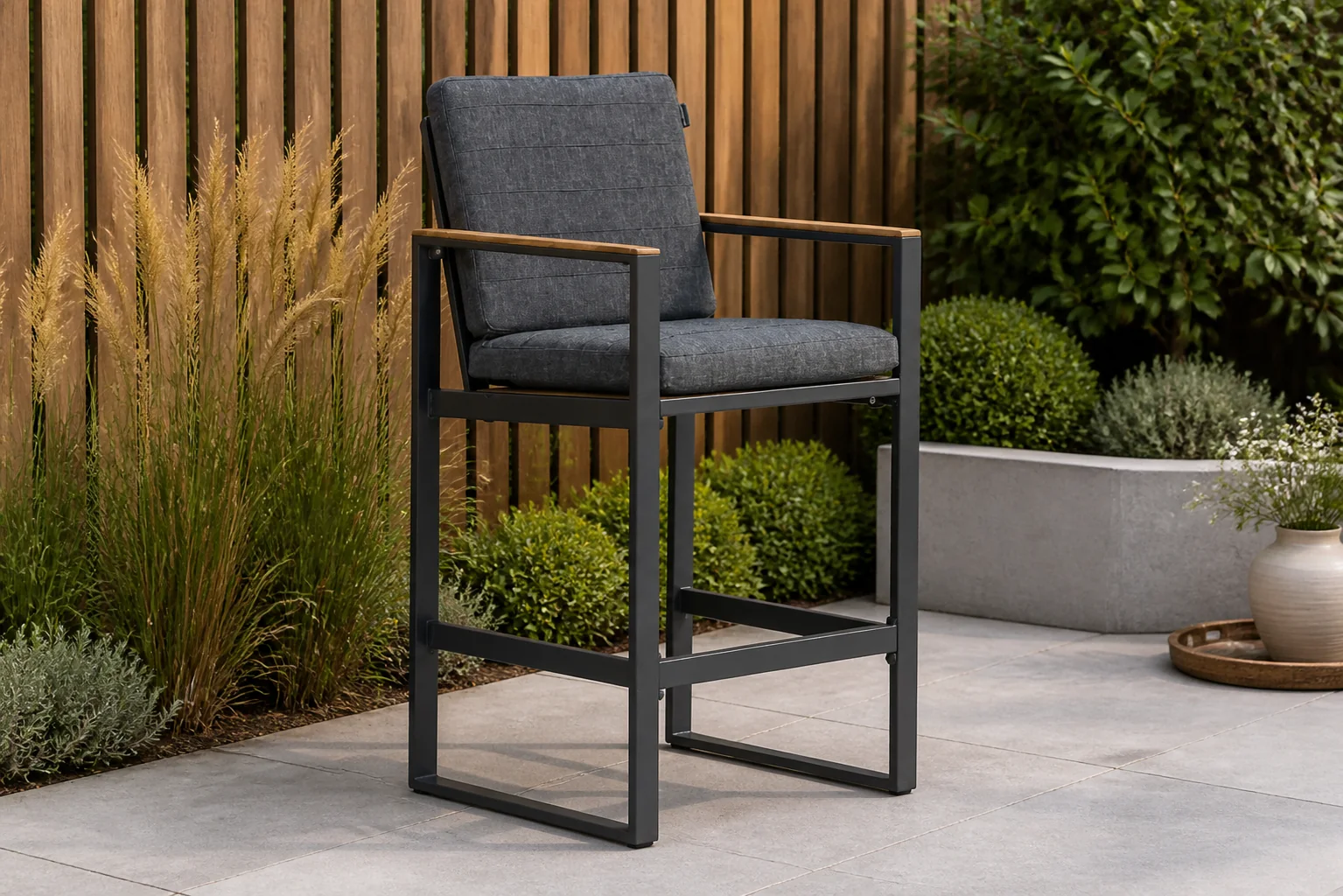 Sfeerfoto van Lifestyle Garden Furniture Faro barstoel – Grijs-antraciet