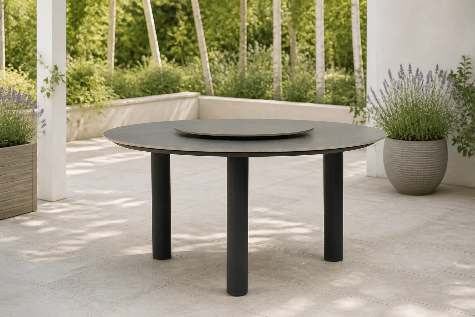 Sfeerfoto van Coco Trino dining tuintafel 140 cm met lazy susan – Grijs-antraciet