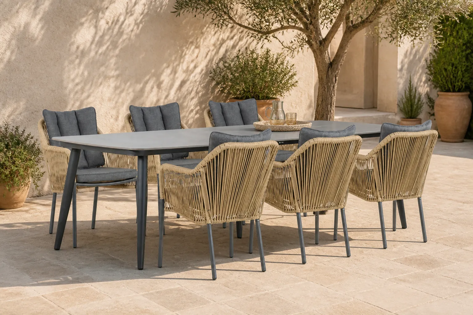 Sfeerfoto van De Laan Projects Lifestyle Marbella/Vienna 240 cm dining tuinset 7-delig – Taupe-naturel-bruin