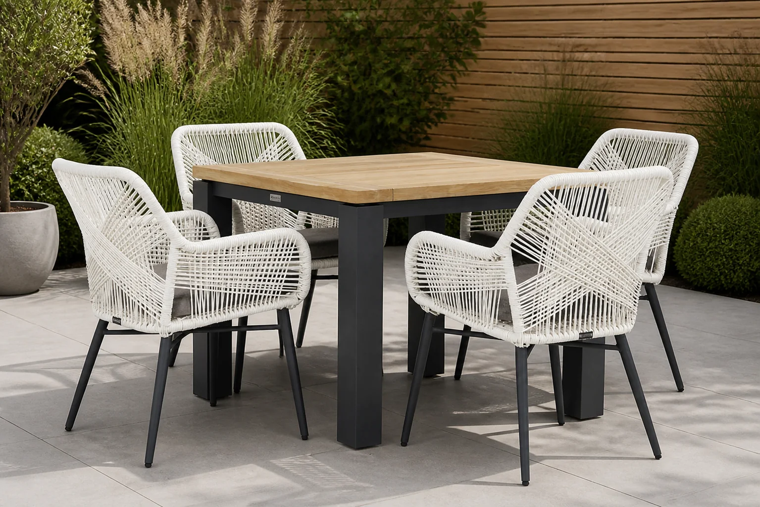 Sfeerfoto van Lifestyle Garden Furniture Advance/Veneto 90 cm dining tuinset 5-delig – Wit
