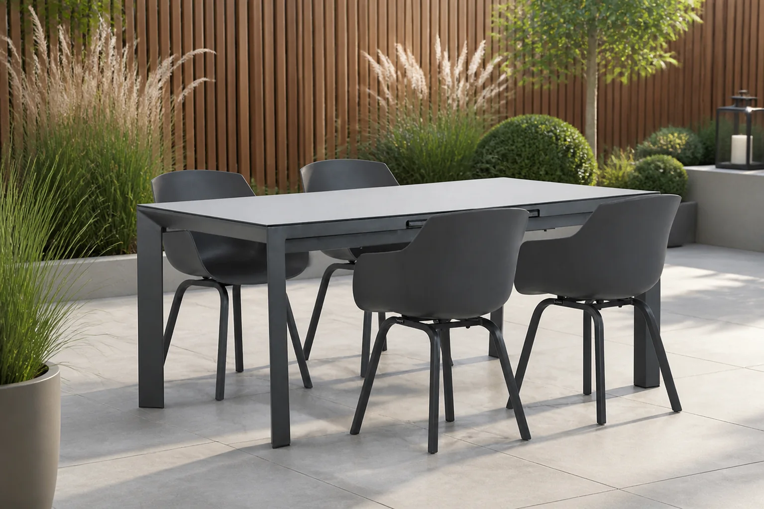 Sfeerfoto van Lifestyle Garden Furniture Salina/Alicante 180/240 cm dining tuinset 5-delig – Grijs-antraciet
