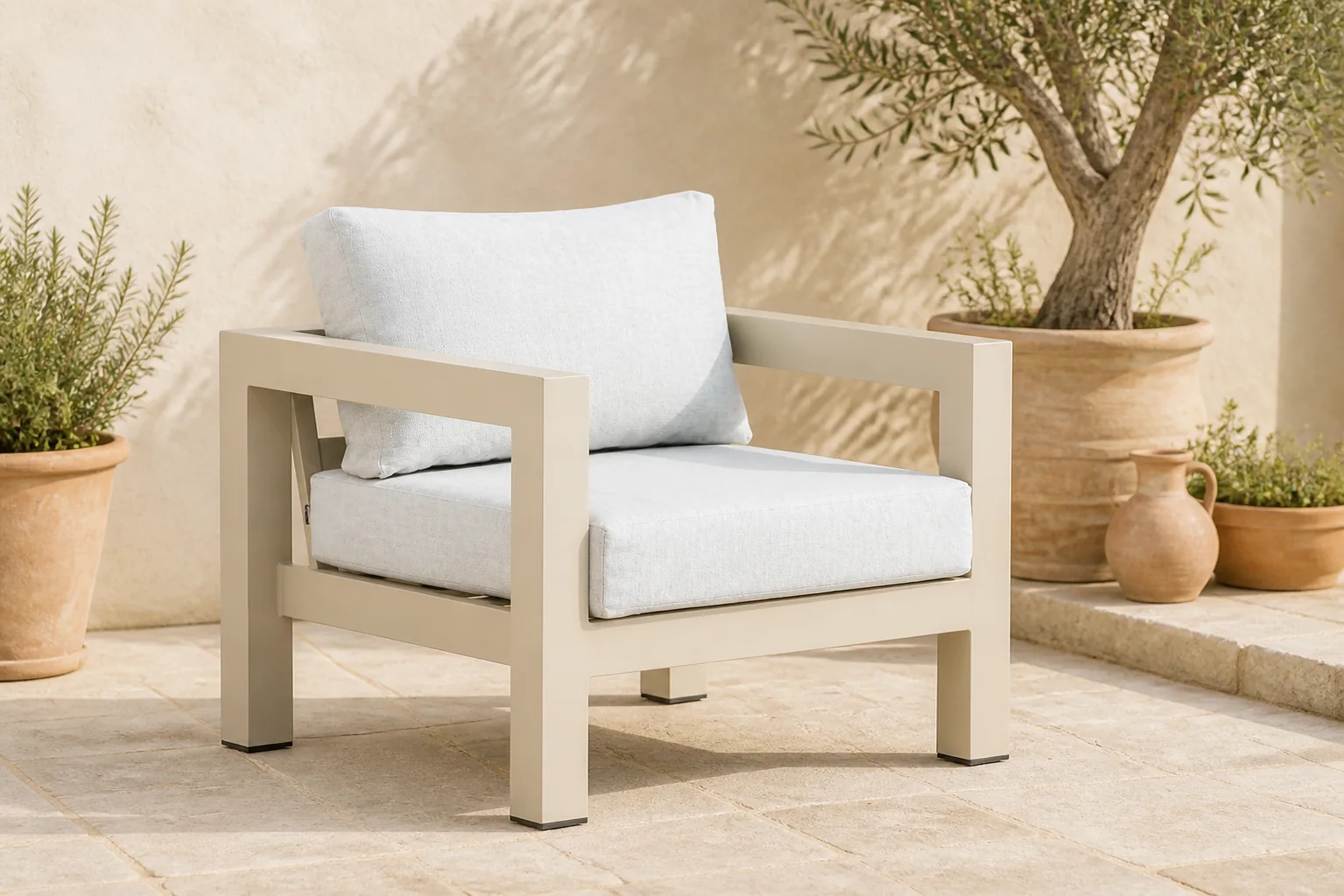 Sfeerfoto van Lifestyle Garden Furniture Luca lounge tuinstoel – Taupe-naturel-bruin