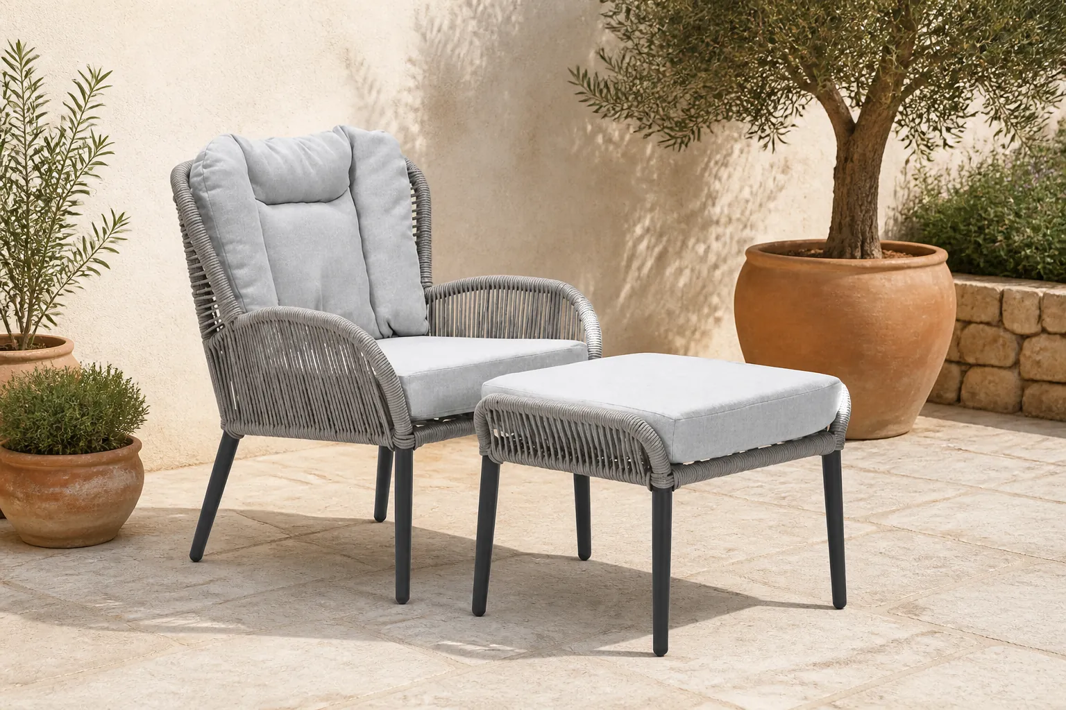 Sfeerfoto van Garden impressions Andorra Fauteuil Voetenbank Valley Sand – beige;grijs
