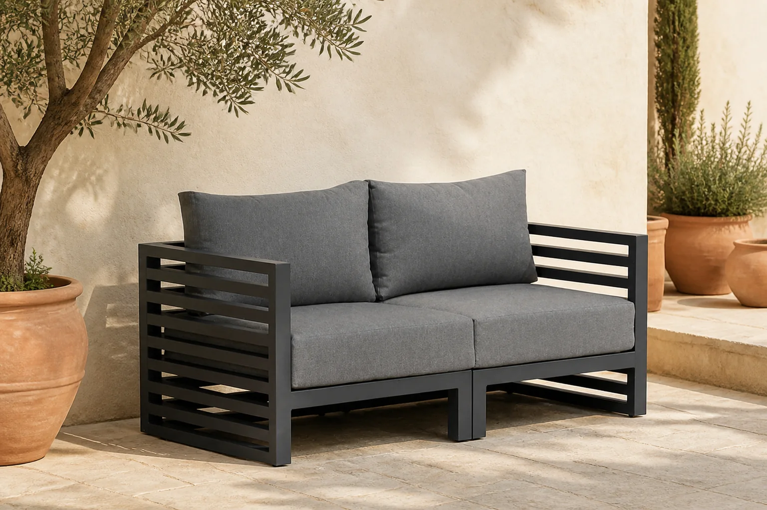 Sfeerfoto van Santika Furniture Jaya lounge tuinbank 2-delig – Grijs-antraciet