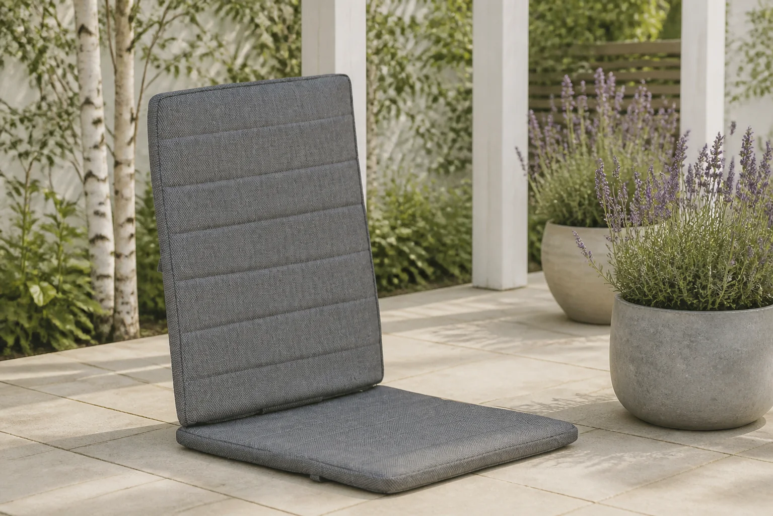 Sfeerfoto van Lifestyle Garden Furniture Fiora dining tuinkussen Antraciet – Grijs-antraciet