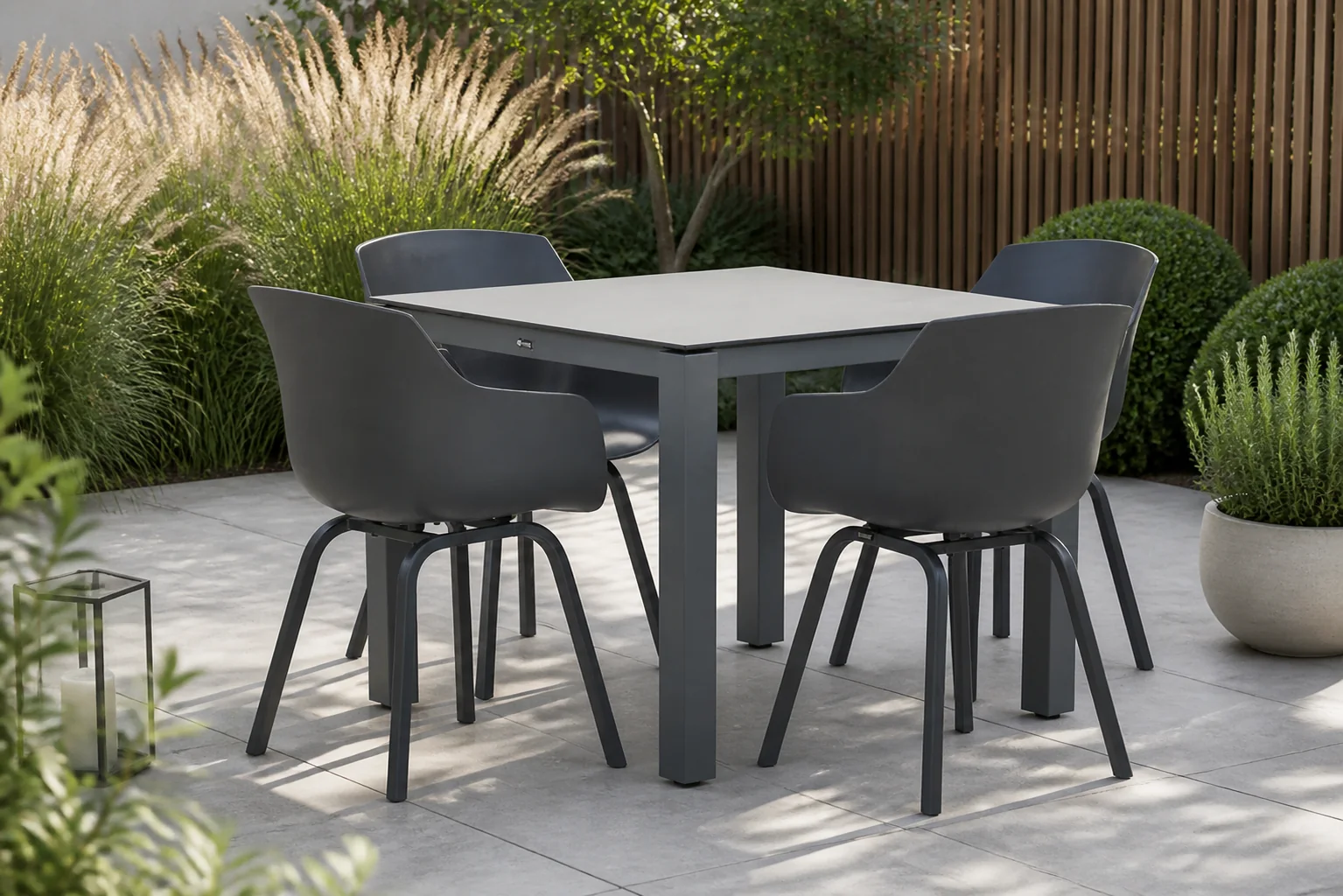 Sfeerfoto van Lifestyle Garden Furniture Salina/Yoko 90 cm dining tuinset 5-delig – Grijs-antraciet