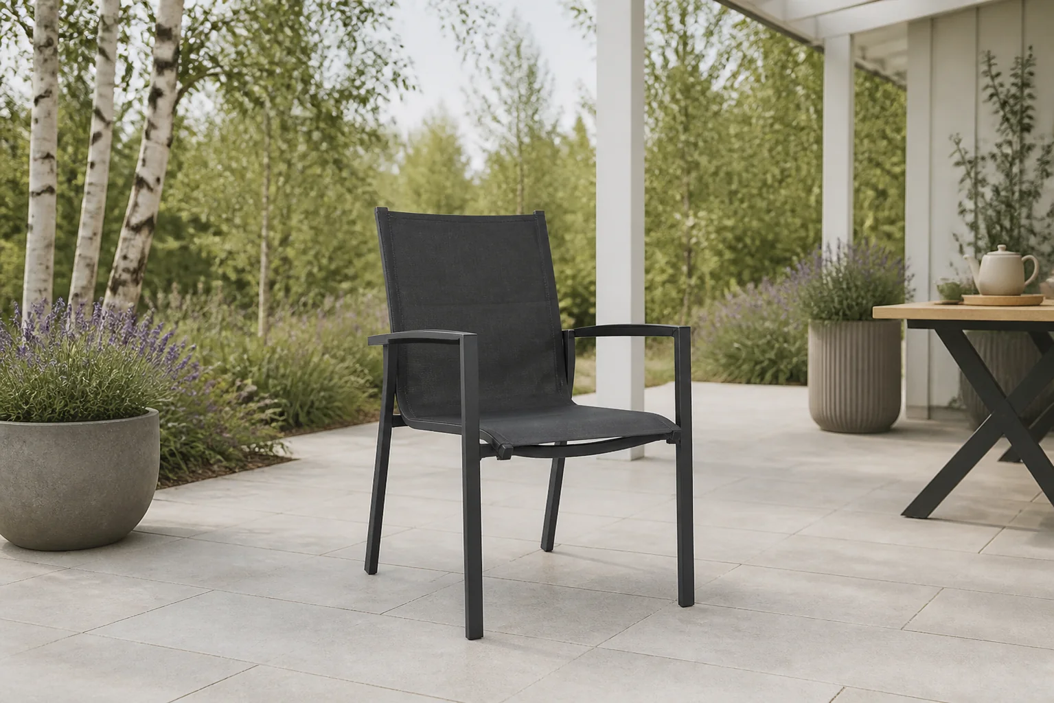 Sfeerfoto van Tierra outdoor Foxx Stockable stoel Antraciet Aluminium – zwart