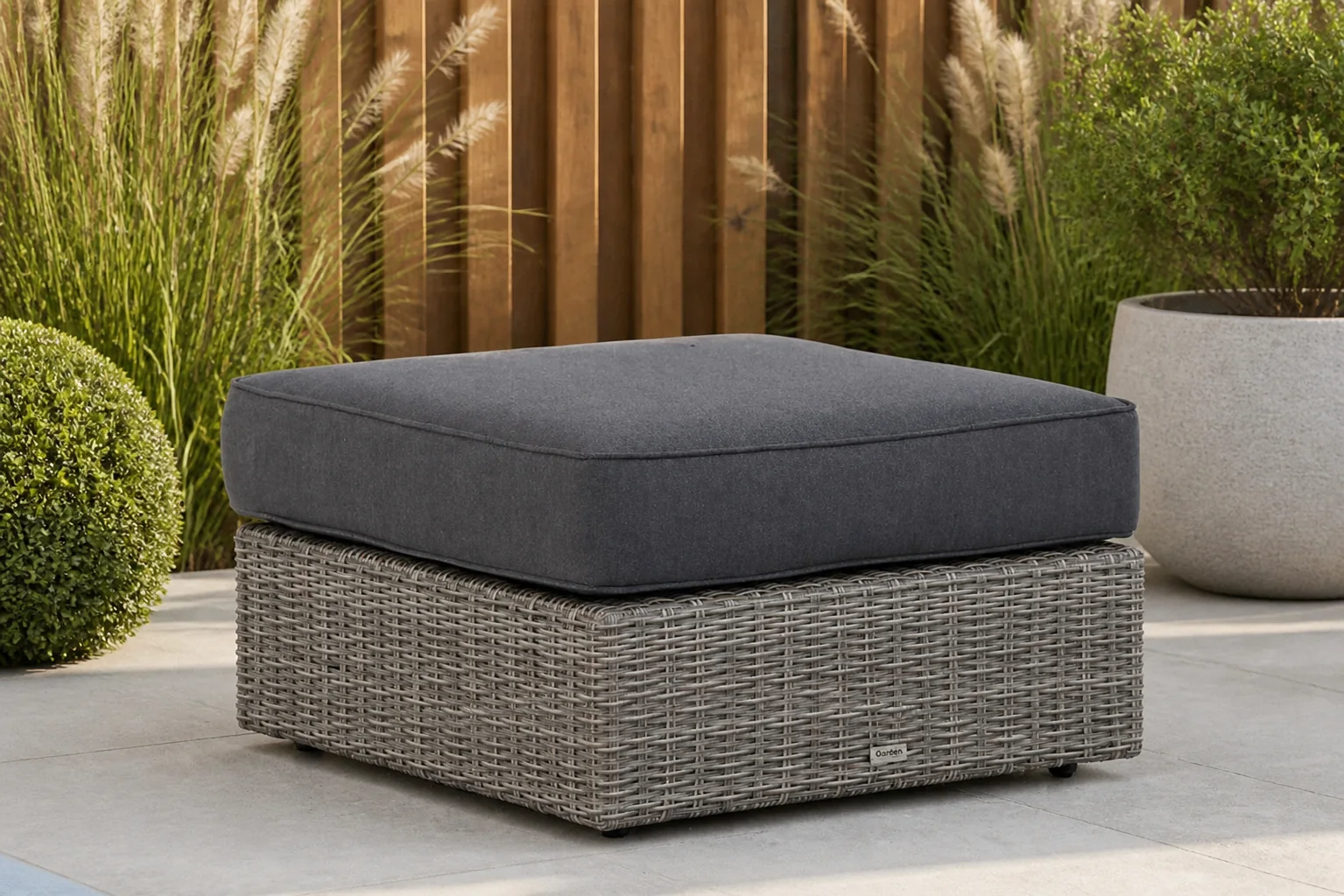 Sfeerfoto van Garden Collections Oxford lounge voetenbank – Transparant
