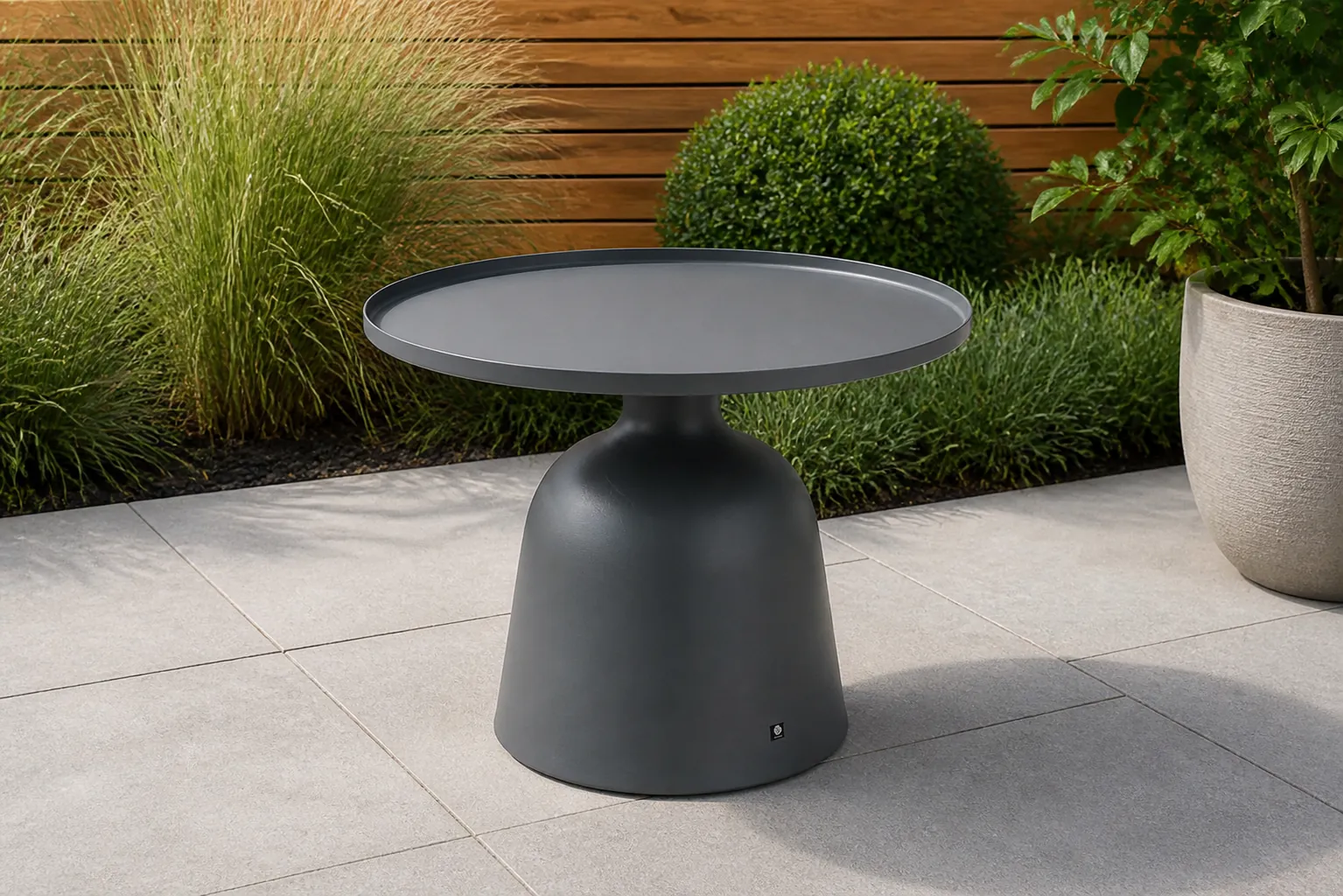 Sfeerfoto van Santika Furniture Lestari loungetafel 55 cm – Grijs-antraciet