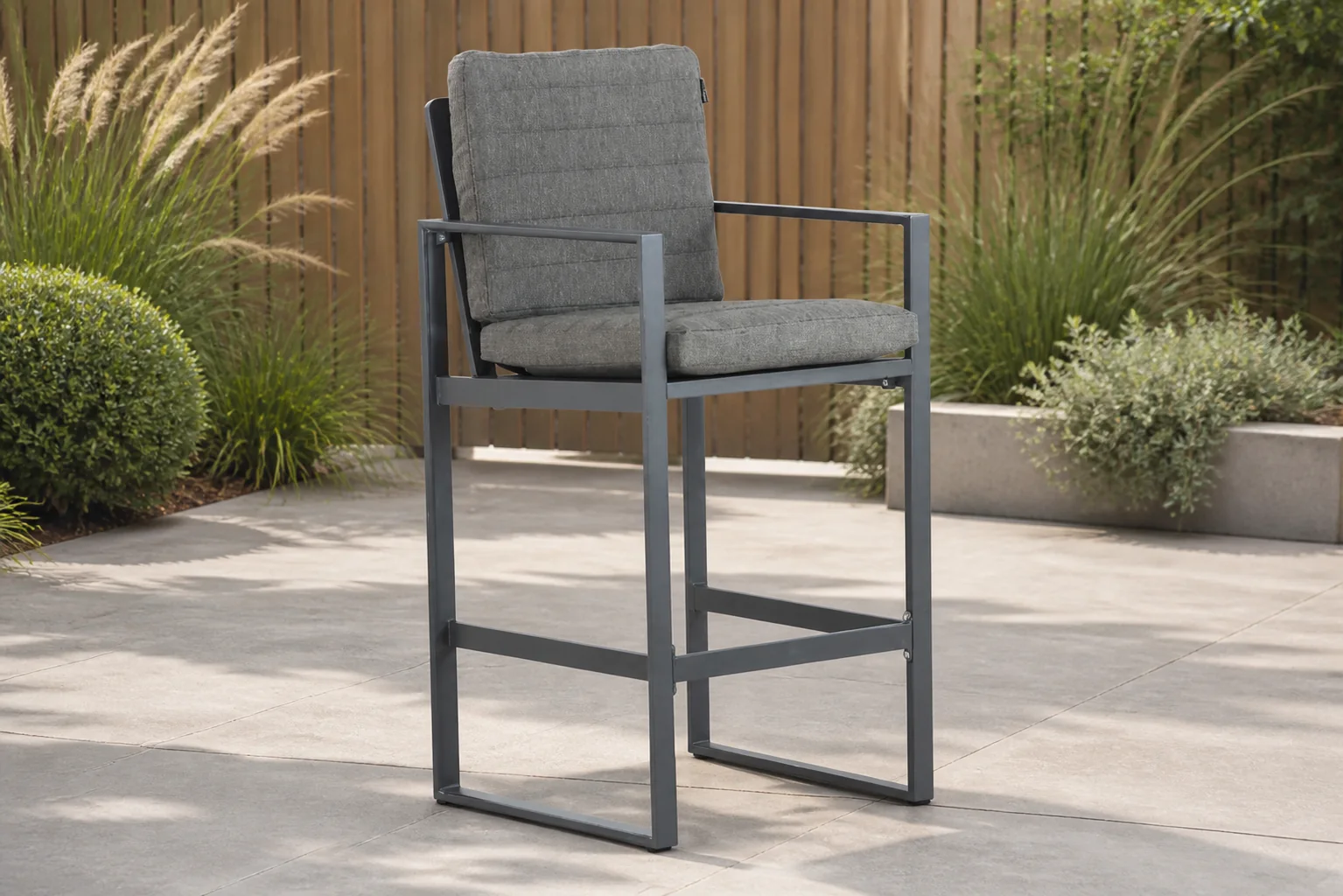 Sfeerfoto van Lifestyle Garden Furniture Nuno barstoel – Grijs-antraciet