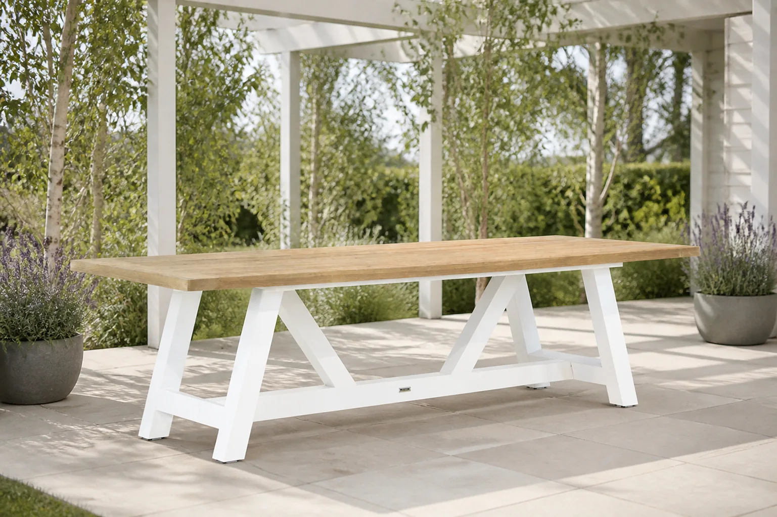 Sfeerfoto van Lifestyle Garden Furniture Florence dining tuintafel 260 x 100 cm – Wit