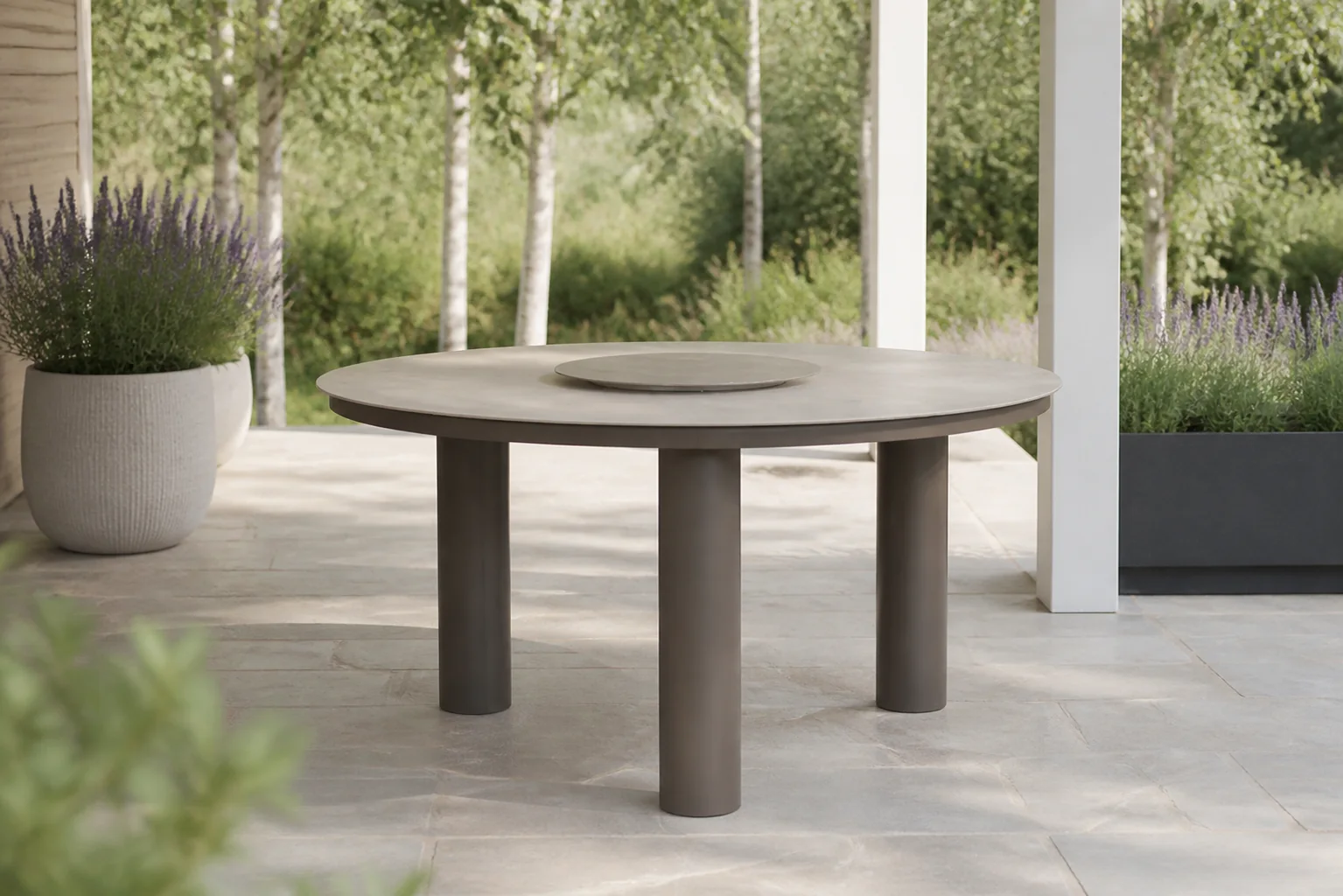 Sfeerfoto van Lifestyle Garden Furniture Arancia dining tuintafel 150 cm met lazy susan – Taupe-naturel-bruin