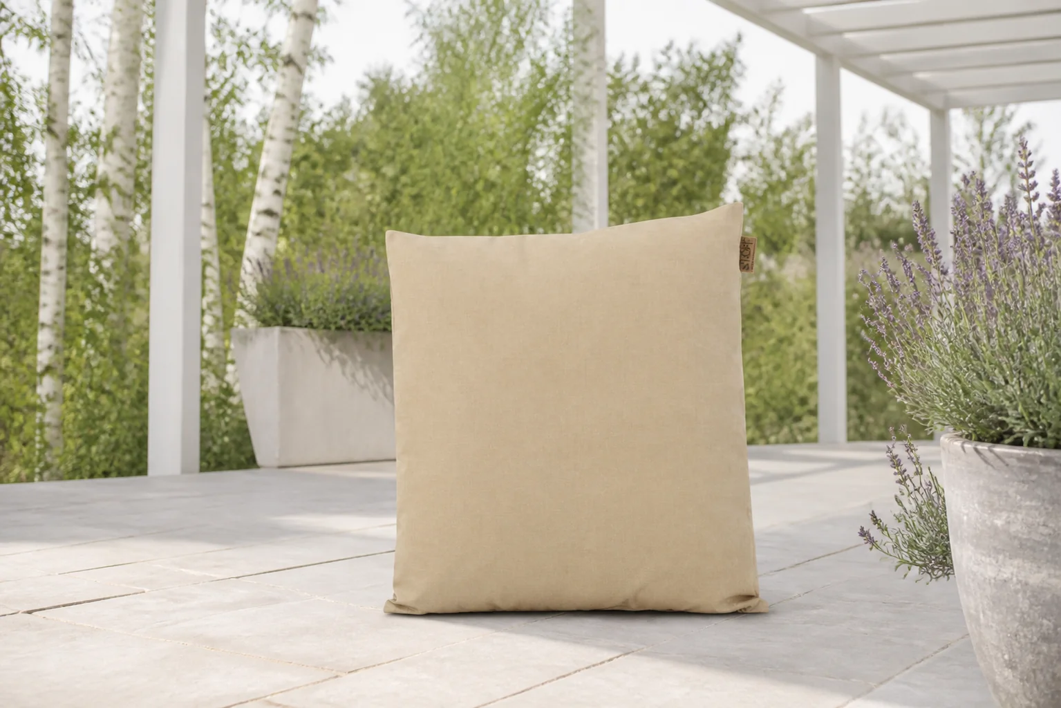 Sfeerfoto van Stoff Shiho sierkussen 60 x 60 cm – Taupe-naturel-bruin