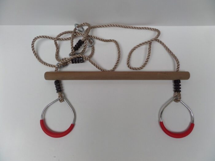 Hermic Trapeze hout met ringen metaal diam. 3,5×58 cm pp-touw